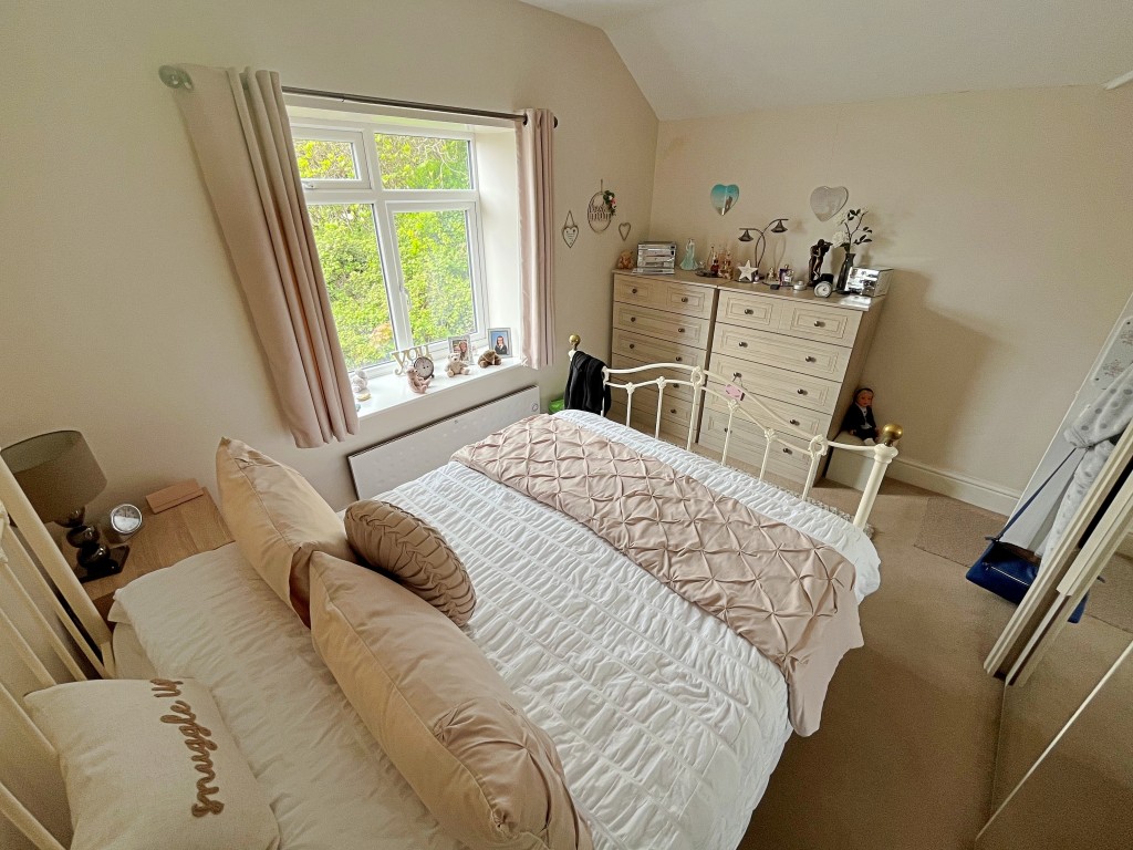 Lot: 37 - LEASEHOLD FLAT FOR INVESTMENT - Alternate view of the bedroom